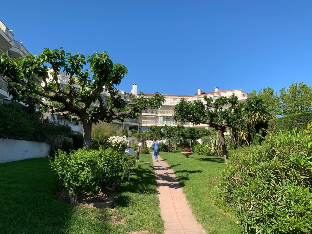 Studio De Standing Climatise, Avec Piscine, Proche De La Mer Fréjus Exterior foto
