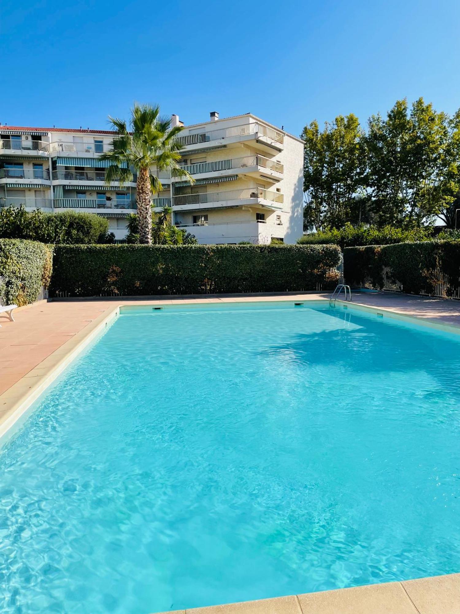 Studio De Standing Climatise, Avec Piscine, Proche De La Mer Fréjus Exterior foto